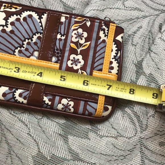 NWT Vera Bradley wristlet with metal ring holder - Picture 5 of 6